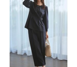 純色長袖上衣 + 西褲 套裝 顏色及Size請備注或What'sApp:8490 3551與本人聯絡