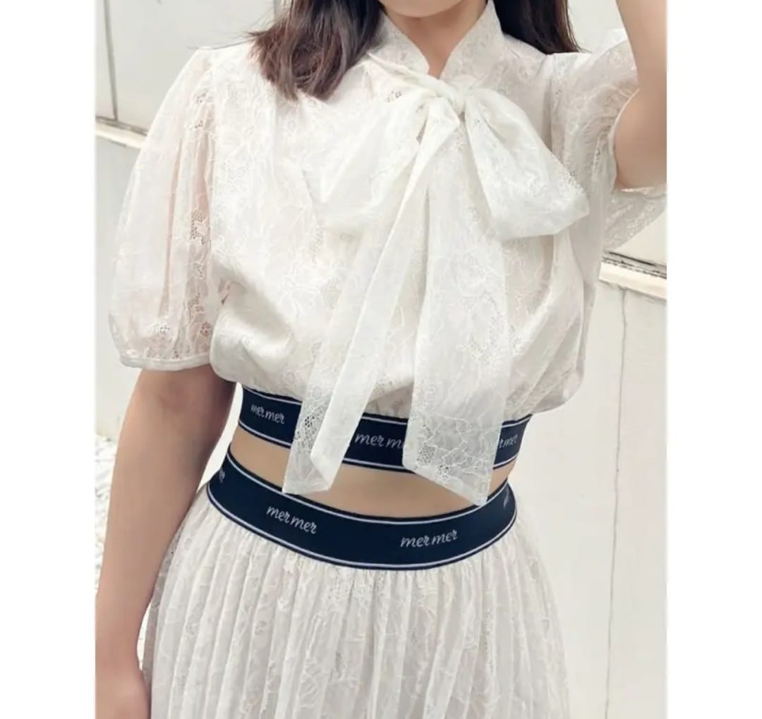 百搭綁帶蝴蝶結上衣 顏色及Size請備注或What'sApp:8490 3551與本人聯絡