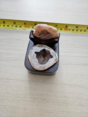 天然瑪瑙黑碧璽水晶晶洞(含座)