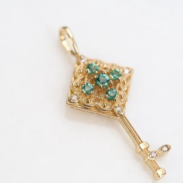 【Made in Japan】祖母綠 鑽石 鎖匙 吊墜