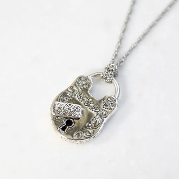 202P0854_01 【Made in Japan】鎖頭吊墜