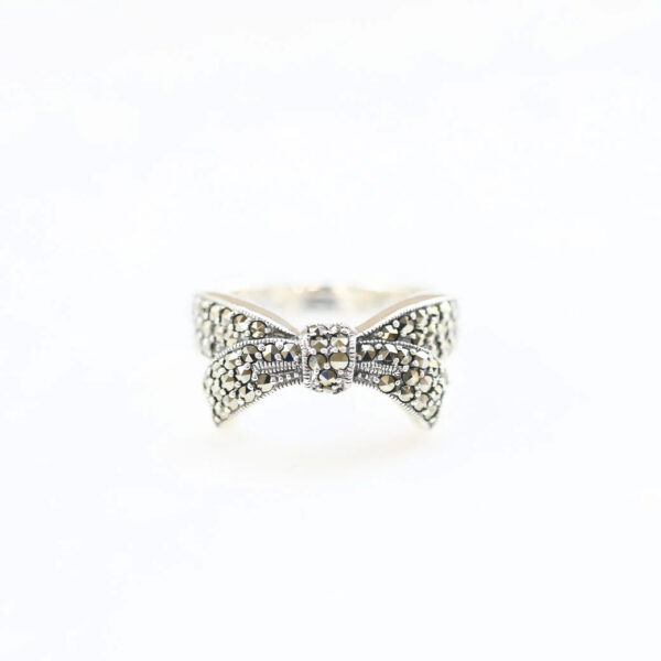 202R0085_01 【Made in Japan】SV Marcasite 蝴蝶結 戒指