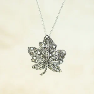 【Made in Japan】SV 珍珠、馬克賽石、楓葉吊墜別針