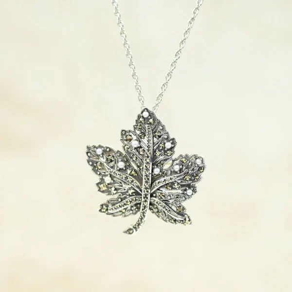 【Made in Japan】SV 珍珠、馬克賽石、楓葉吊墜別針