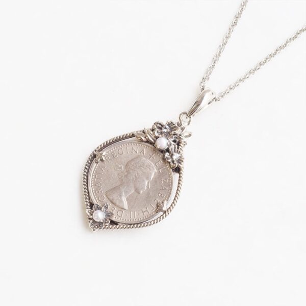 204P0997-TY_01 【Made in Japan】White Topaz與珍珠 幸運六便士硬幣 吊墜