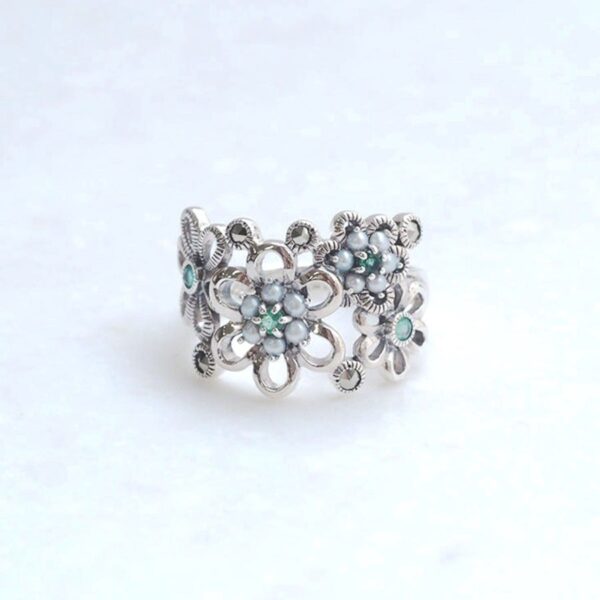 204R0291-EM_01 【Made in Japan】祖母綠及珍珠 花開戒指