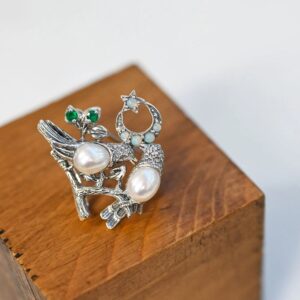 【Made in Japan】SV 淡水珍珠 蛋白石 鳥兒月夜的低語 吊咀襟針