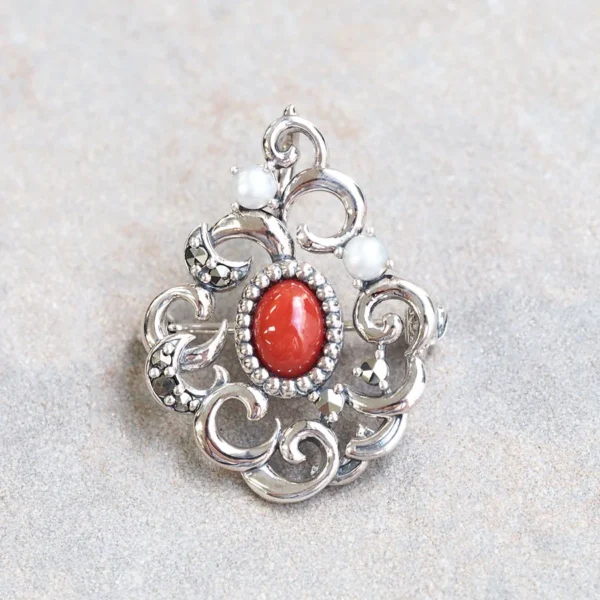 【Made in Japan】 SV系列 珊瑚 吉祥 吊咀胸針