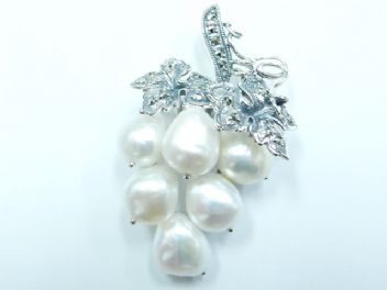 【Made in Japan】 SV系列 珍珠＆馬卡石 葡萄 掛墜胸針