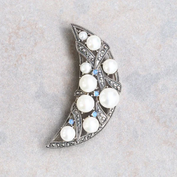 【Made in Japan】 SV系列 蛋白石＆珍珠 三日月 吊墜別針